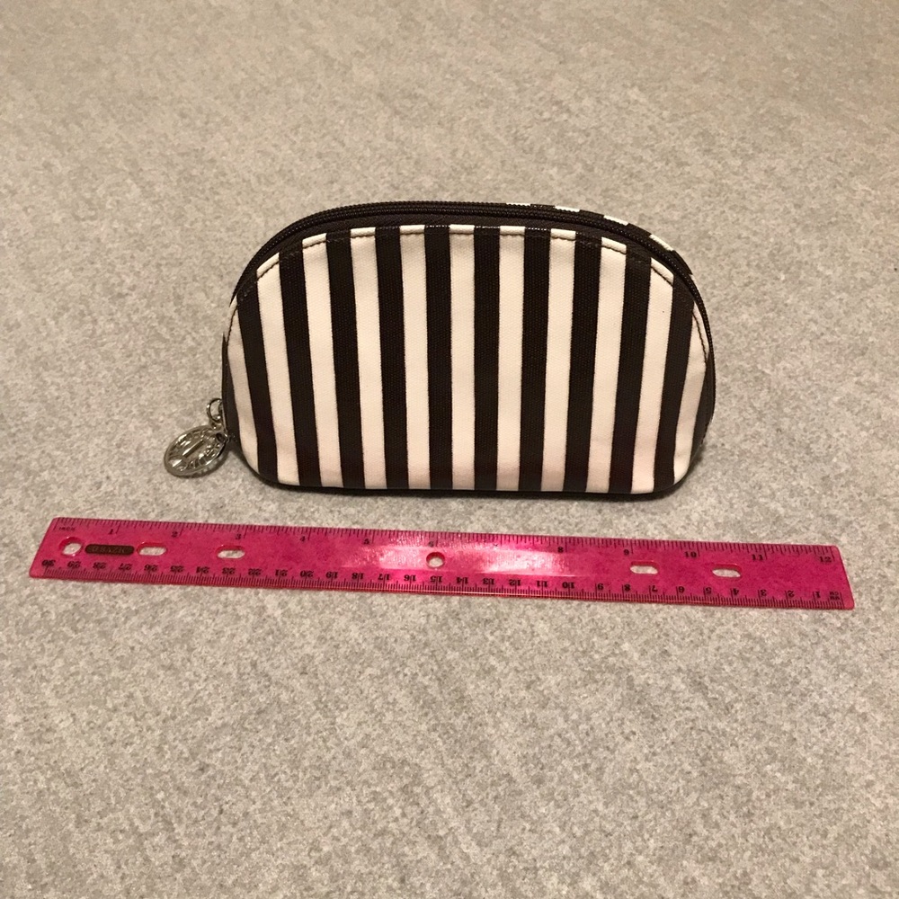 Small pouch